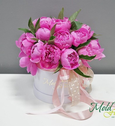 Box with pink peonies photo 394x433